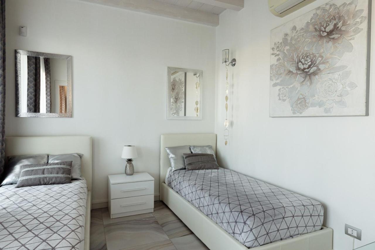 Apartment Blue Laguna Sirmione Bagian luar foto