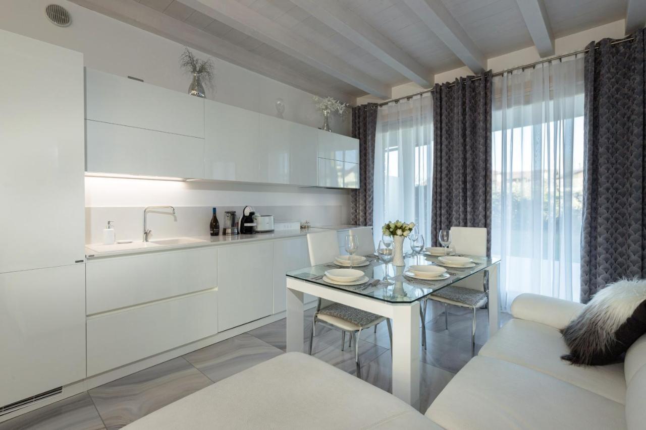 Apartment Blue Laguna Sirmione Bagian luar foto