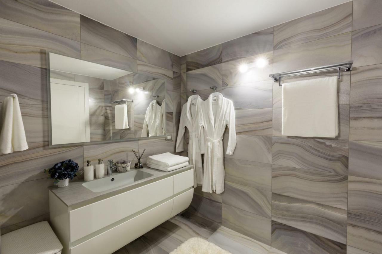 Apartment Blue Laguna Sirmione Bagian luar foto